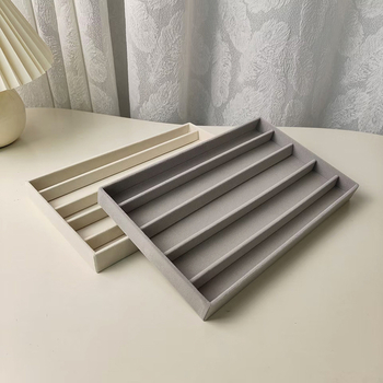 Tavă mare pentru bijuterii cu interior catifelat și organizator din acril pentru coliere și brățări