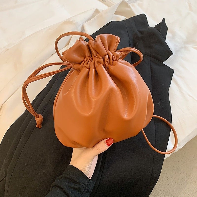 Poșetă cosmetică texturată cu șnur, în formă de nor, stil bucket bag; model nou pentru naveta zilnică, portabil, geantă de umăr elegantă pentru femei.