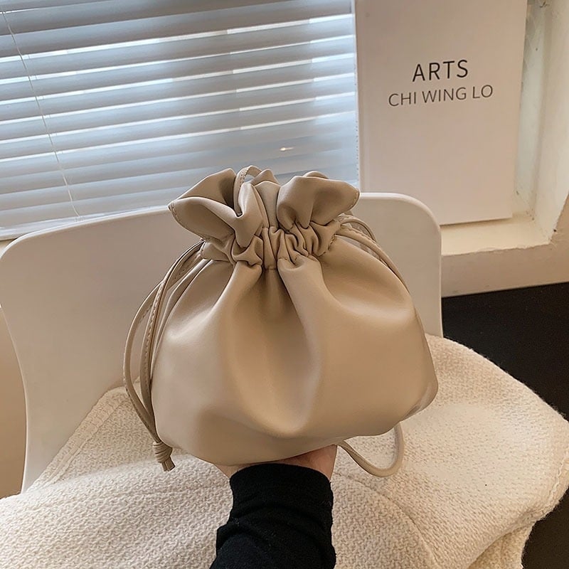 Poșetă cosmetică texturată cu șnur, în formă de nor, stil bucket bag; model nou pentru naveta zilnică, portabil, geantă de umăr elegantă pentru femei.