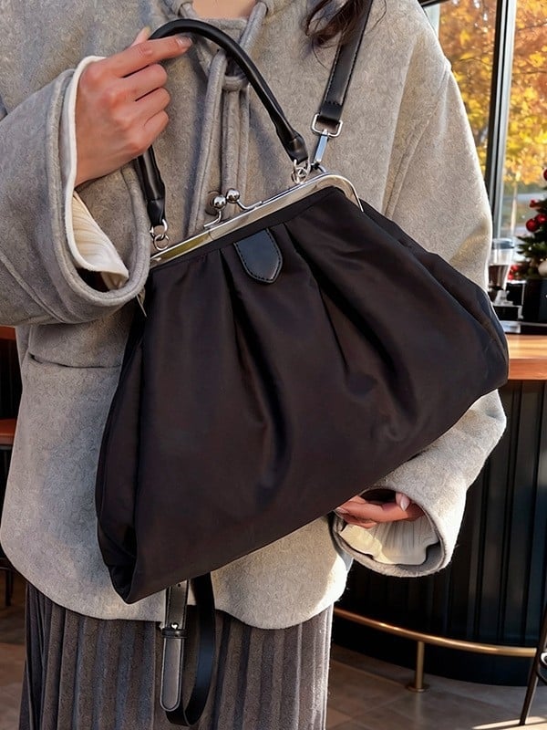 Geantă de mână în formă de nor, plisuri drăguțe, închidere cu clips, pentru femei, model nou 2026, geantă crossbody casual minimalist