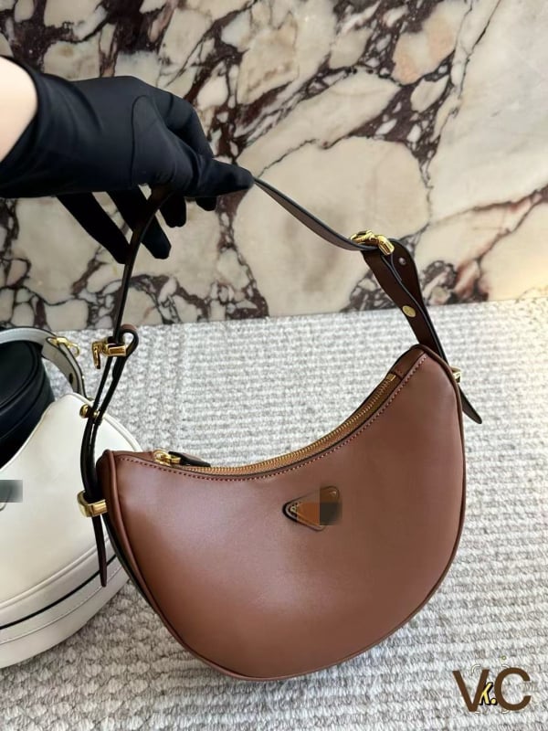 Geantă Arqué din piele oil-wax, în formă de semilună, mică, pentru femei, crossbody