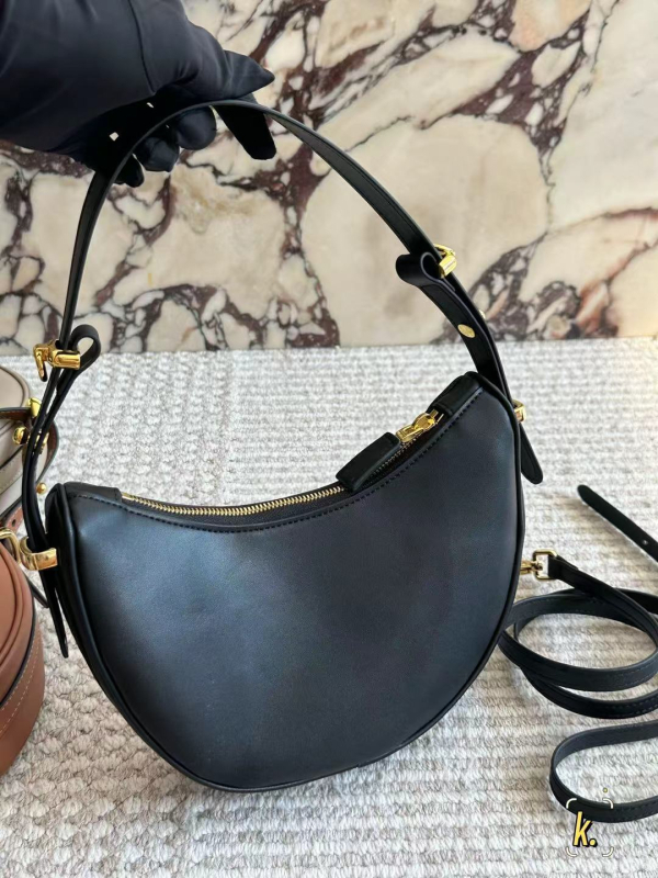 Geantă Arqué din piele oil-wax, în formă de semilună, mică, pentru femei, crossbody