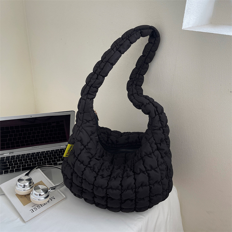Geantă de mână pentru femei cu pliuri, design în formă de nor, din nylon, capacitate mare, broderie cu fir, versatilă: pentru umăr sau crossbody