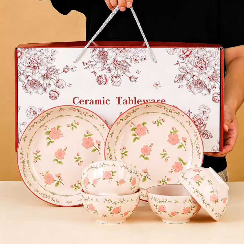 Set ceramic pentru masă cu decor colorat sub glazură, cu boluri și farfurii în cutie cadou, design floral elegant