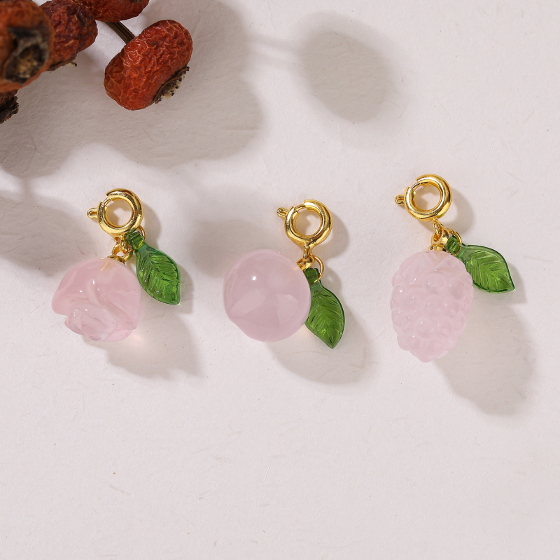 Cristal roz natural, pandantiv sculptat manual cu motive de piersică, roză și strugure, accesorii DIY cu mărgele