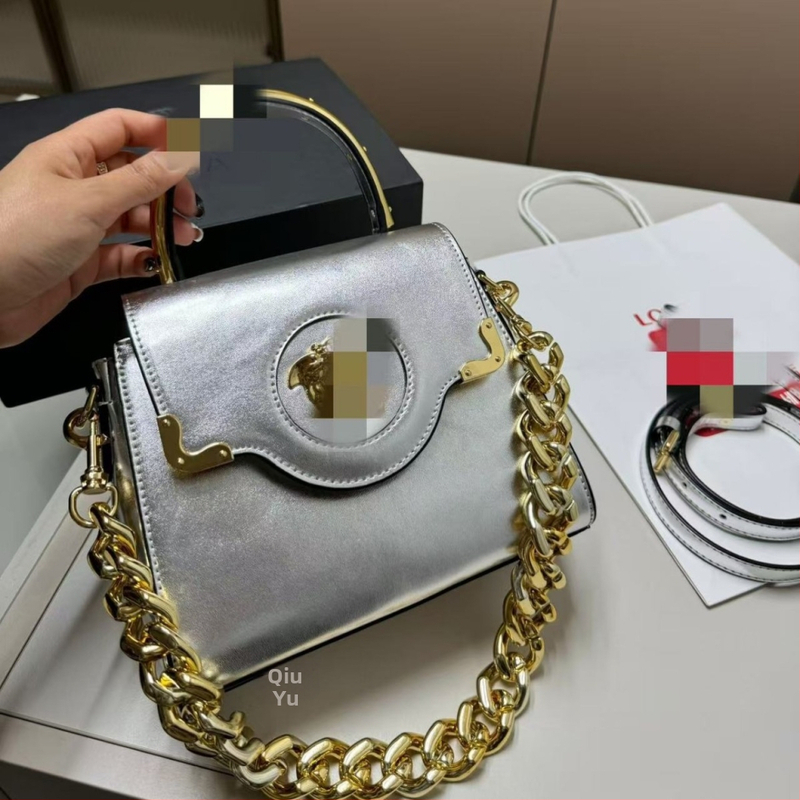 Dámska crossbody kabelka Kelly štýlu, mini štvorcová kabelka z PVC kože s chlopňou na každodenné nosenie