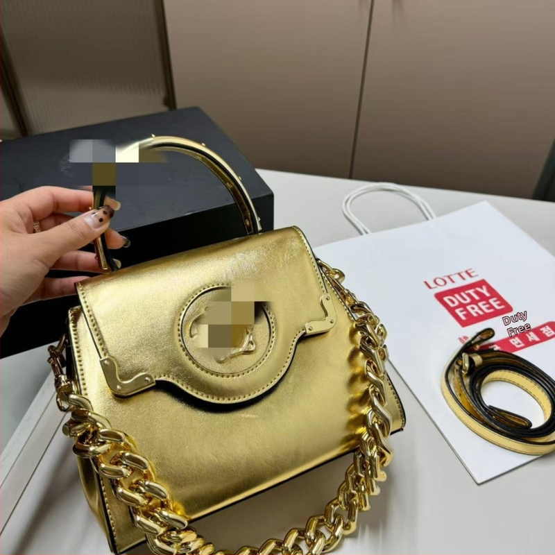 Dámska crossbody kabelka Kelly štýlu, mini štvorcová kabelka z PVC kože s chlopňou na každodenné nosenie