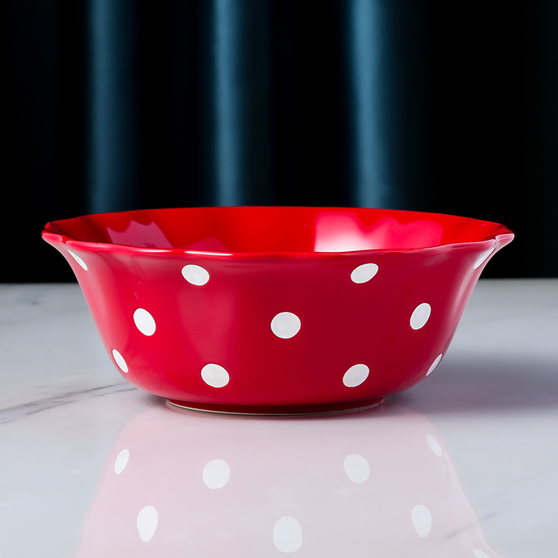 Vas mare din porțelan pentru uz casnic; bol gros de ceramică pentru fructe și salată; vesela cu buline; bol pentru tăiței instant și supă.