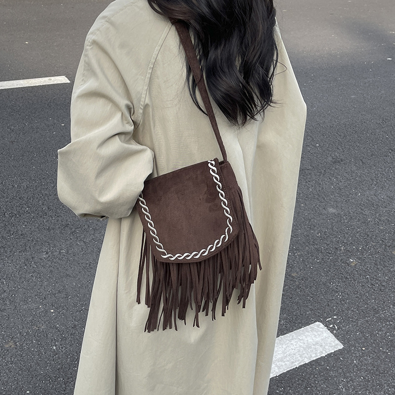 Geantă crossbody retro cu ciucuri, finisaj mat, capacitate mare, pentru femei