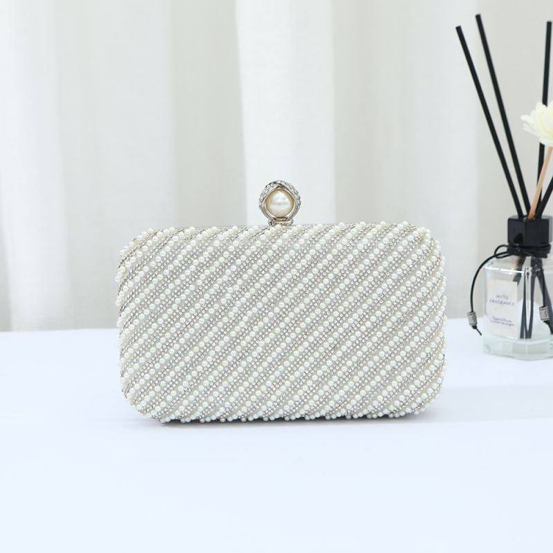 Geantă clutch din perle pentru femei – elegantă, minimalistă pentru ocazii de seară