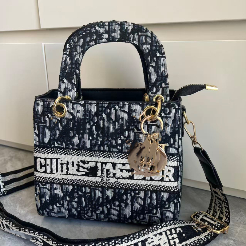 Geantă de umăr pentru femei, broderie patchwork, model nou 2025, mărime medie, crossbody elegantă