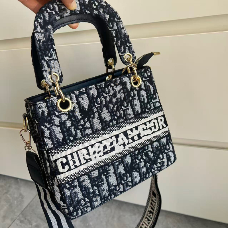 Geantă de umăr pentru femei, broderie patchwork, model nou 2025, mărime medie, crossbody elegantă