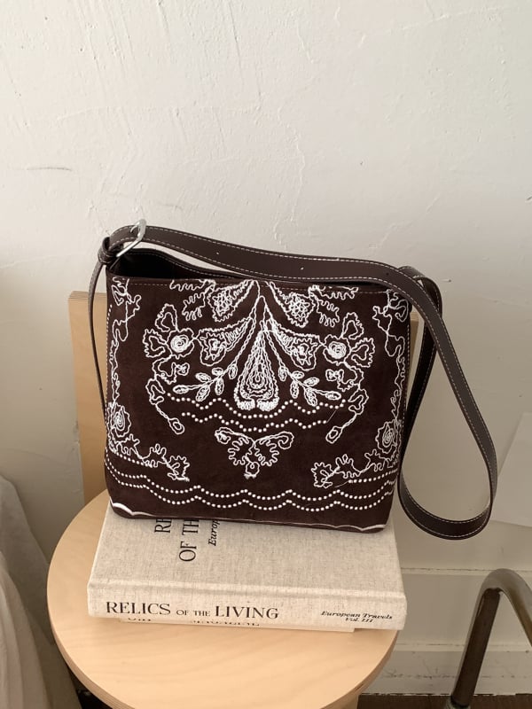 Geantă de damă brodată, unică, tip găleată, model 2026, versatilă pentru umăr sau crossbody, capacitate mare