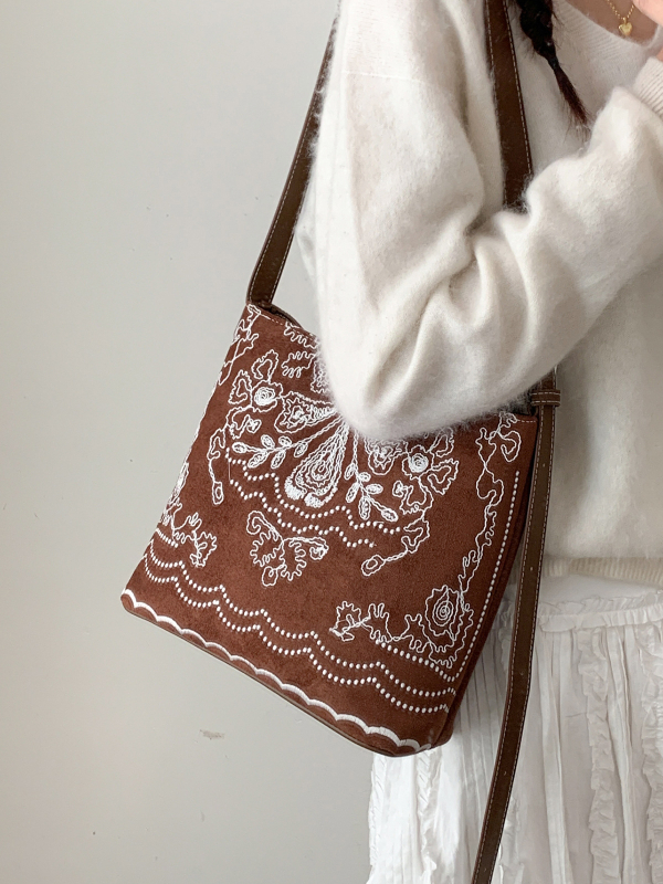 Geantă de damă brodată, unică, tip găleată, model 2026, versatilă pentru umăr sau crossbody, capacitate mare