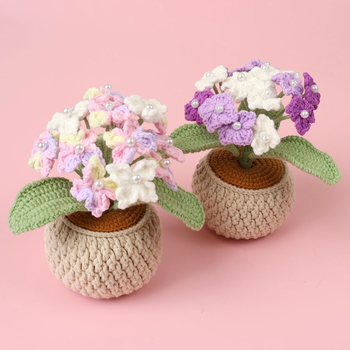 Aranjament hortensie croșetat din lână, în ghiveci, decor de birou, cadou pentru fete