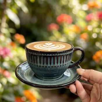 Set ceramice pentru cafea cu latte art și farfurioare pentru doi, stil retro, inspirație japoneză, lux discret retro