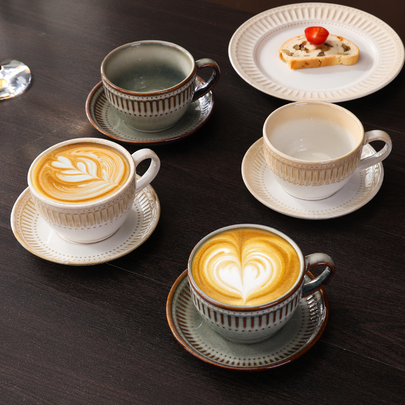 Set ceramice pentru cafea cu latte art și farfurioare pentru doi, stil retro, inspirație japoneză, lux discret retro
