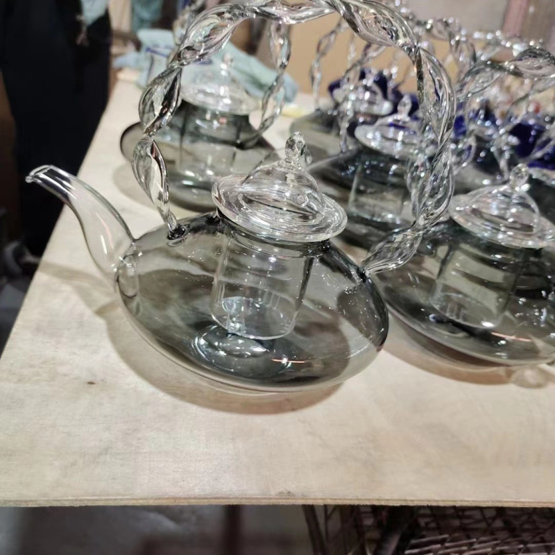 Ceainic din sticlă roz, lucrat manual, cu mâner ridicător, design floral-ierbăvar, sticlă borosilikată groasă, rezistentă la căldură
