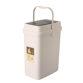 Găleată de ceai din plastic cu mâner și compartimente separate pentru frunze de ceai și resturi – accesoriu pentru ceremonia ceaiului