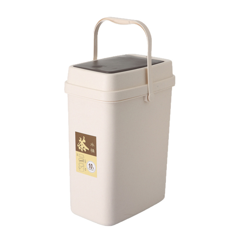 Găleată de ceai din plastic cu mâner și compartimente separate pentru frunze de ceai și resturi – accesoriu pentru ceremonia ceaiului