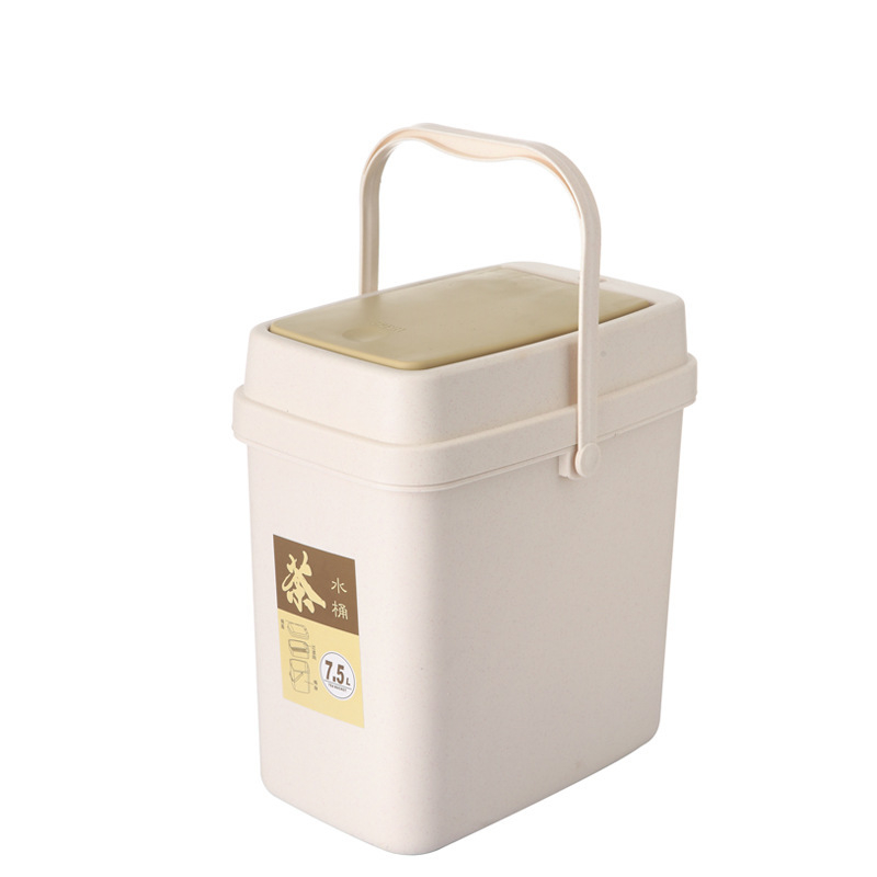 Găleată de ceai din plastic cu mâner și compartimente separate pentru frunze de ceai și resturi – accesoriu pentru ceremonia ceaiului