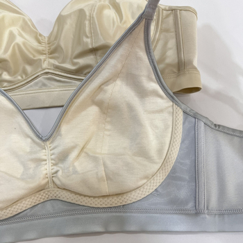 Sutien fără cusături ultra-subțire, aspect satin-silky, cupe cu urechi de iepure, push-up, modelare a spatelui