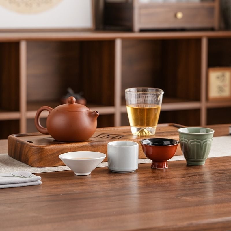 Set de ceai din porțelan cu cești și cutie cadou, veselă în stil chinezesc, parțial realizat manual, decor cu glazură supraglazurată