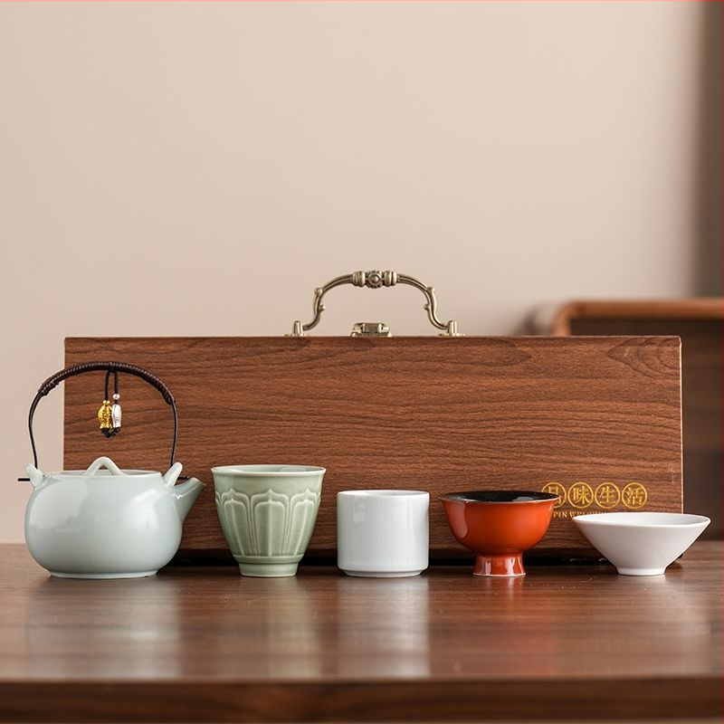 Set de ceai din porțelan cu cești și cutie cadou, veselă în stil chinezesc, parțial realizat manual, decor cu glazură supraglazurată