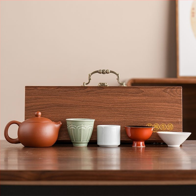 Set de ceai din porțelan cu cești și cutie cadou, veselă în stil chinezesc, parțial realizat manual, decor cu glazură supraglazurată