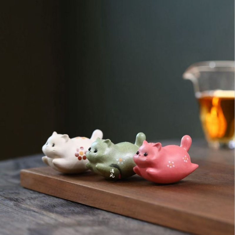 Animal de ceai din lut purpuriu Yixing — Pisicuță mică cu capac, figurină drăguță pentru accesorii de ceai și decorul mesei.