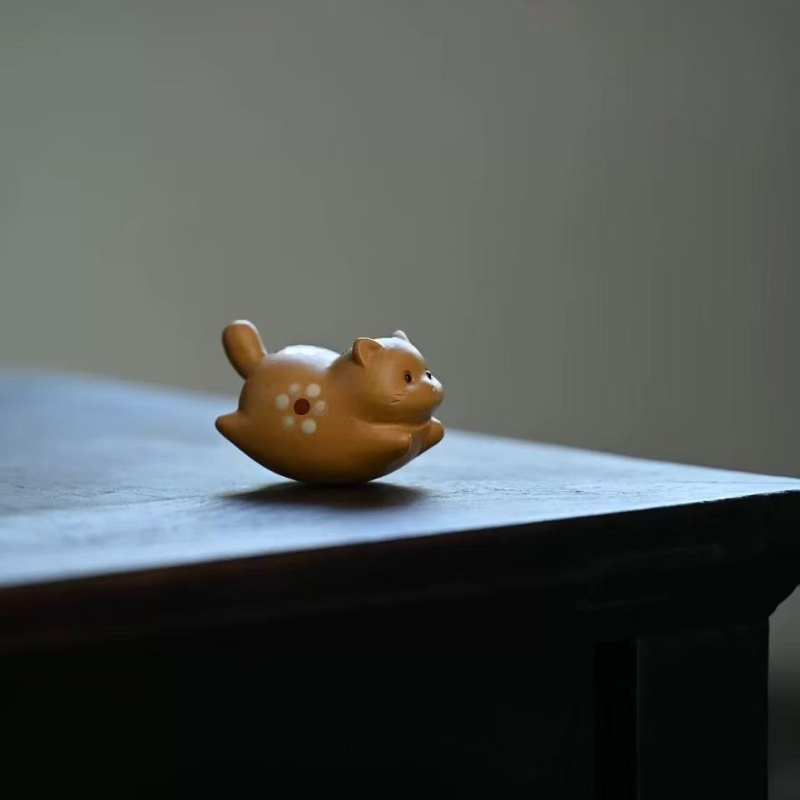 Animal de ceai din lut purpuriu Yixing — Pisicuță mică cu capac, figurină drăguță pentru accesorii de ceai și decorul mesei.