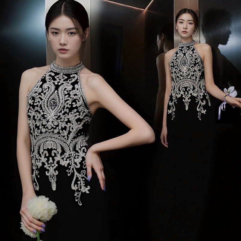 Rochie de seară neagră cu decolteu halter, elegantă și nobilă, din poliester, lungă, talie înaltă, fără mâneci; potrivită pentru logodnă, aniversări, banchete, evenimente corporative, recitaluri la pian și gazdă.