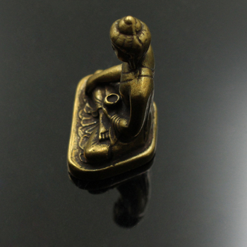 Statuetă Buddha antic din alamă pentru decor de birou – figură de divinitate, obiect de colecție