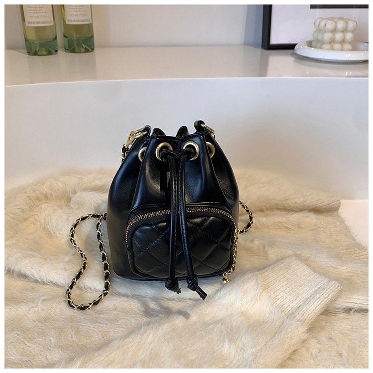 Geantă bucket cu lanț pentru femei – PU, închidere cu șnur, curea crossbody, organizator zilnic pentru telefon și cosmetice