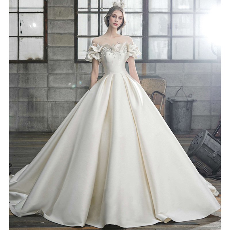 Rochie de mireasă din satin cu un umăr, trenă lungă, model primăvară 2026, stil vintage franțuzesc