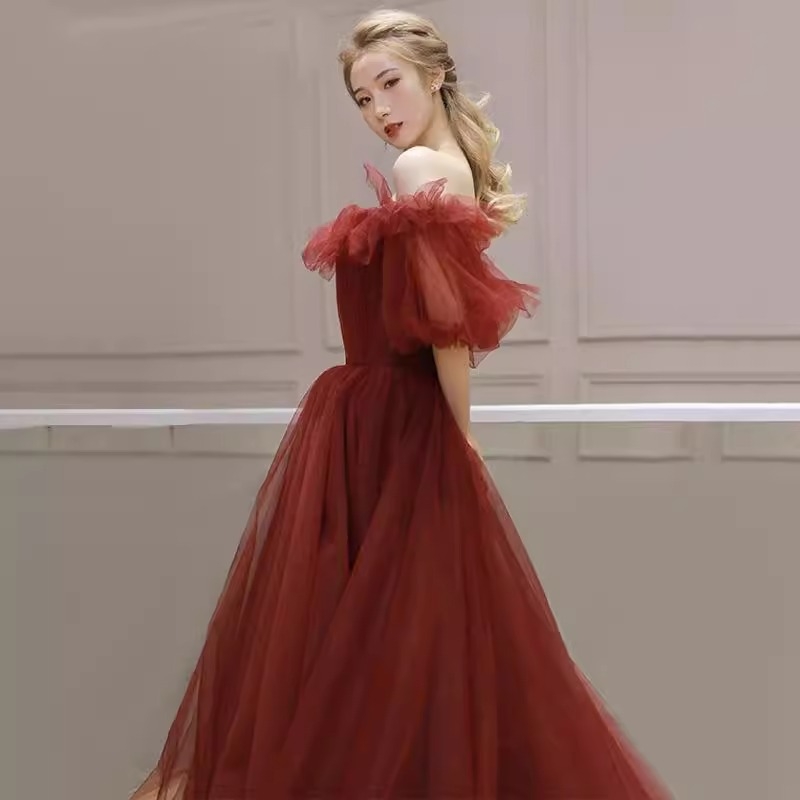 Rochie roșie de banchet pentru seară, cu umeri plini de volum și fustă din tul vaporos, rochie de mireasă, sexy și visătoare, elegantă
