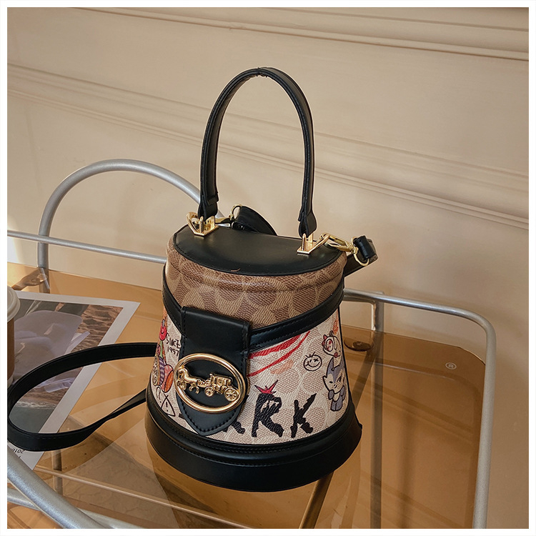 Geantă bucket 2024 nouă, design cu urs de desene animate, model graffiti, formă cilindrică, geantă de umăr premium