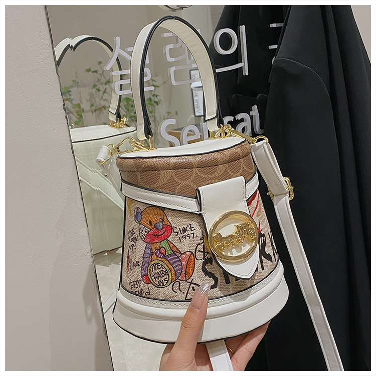 Geantă bucket 2024 nouă, design cu urs de desene animate, model graffiti, formă cilindrică, geantă de umăr premium