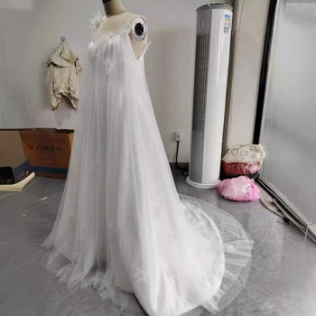 Rochie de mireasă fără bretele, linie A, lungă, pentru ședințe foto la malul mării, inspirație prințesă ușoară