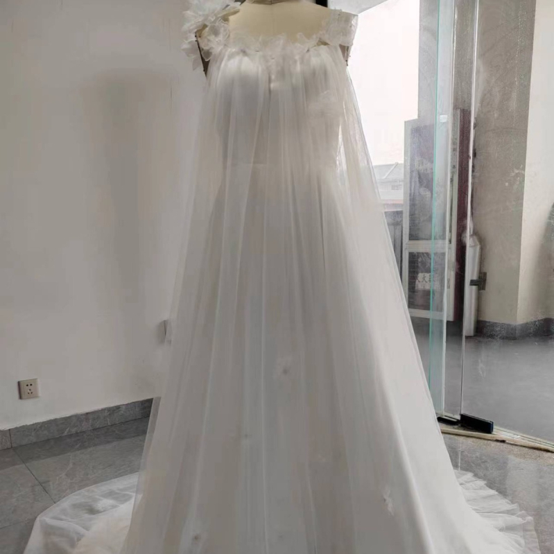 Rochie de mireasă fără bretele, linie A, lungă, pentru ședințe foto la malul mării, inspirație prințesă ușoară