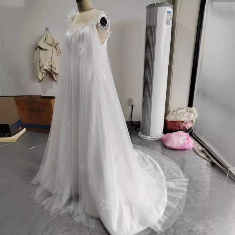 Rochie de mireasă fără bretele, linie A, lungă, pentru ședințe foto la malul mării, inspirație prințesă ușoară