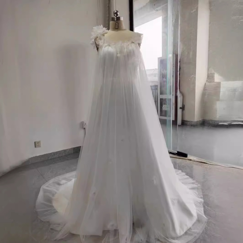 Rochie de mireasă fără bretele, linie A, lungă, pentru ședințe foto la malul mării, inspirație prințesă ușoară