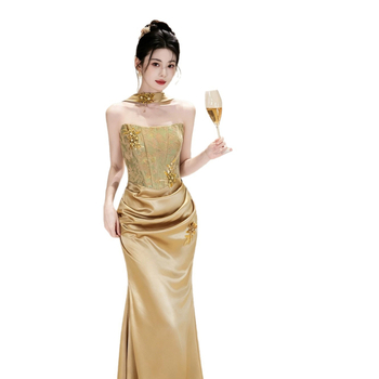 Rochie de mireasă în stil chinezeasc, culoare sampanie, pentru toast, model 2026, fără bretele, talie înaltă, croială A-line, mâneci 3/4, fustă lungă.