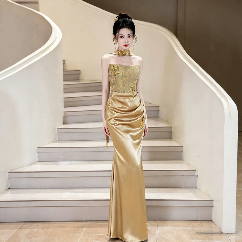 Rochie de mireasă în stil chinezeasc, culoare sampanie, pentru toast, model 2026, fără bretele, talie înaltă, croială A-line, mâneci 3/4, fustă lungă.