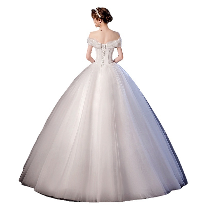 Rochie de mireasă personalizată, cu umeri goi și bretele subțiri, fustă voluminoasă până la podea din organza