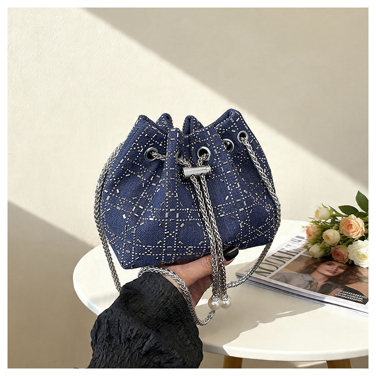 Geantă bucket din denim pentru femei, cu lanț, elegantă și luxoasă, purtare zilnică, vară 2025