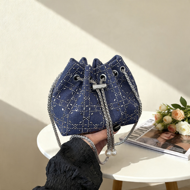 Geantă bucket din denim pentru femei, cu lanț, elegantă și luxoasă, purtare zilnică, vară 2025