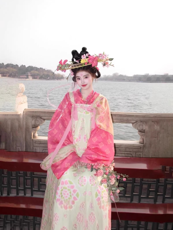 Hanfu în stil Tang, imprimeu Jacquard floral îmbunătățit, top Hanfu tradițional, fustă Hanfu, ținută de inspirație antic pentru fotografie de călătorie
