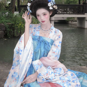 Set two piese albastru deschis, inspirat de hanfu, pentru femei: top cu mâneci largi până la piept și fustă brodată cu motive florale, primăvară-vară, stil chinezesc, Tang-stil