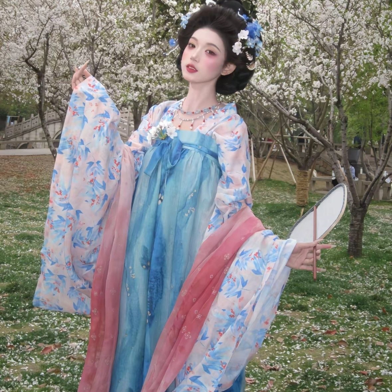 Set two piese albastru deschis, inspirat de hanfu, pentru femei: top cu mâneci largi până la piept și fustă brodată cu motive florale, primăvară-vară, stil chinezesc, Tang-stil